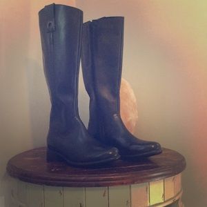 Clark’s Leather Boots - Plaza Beagle
